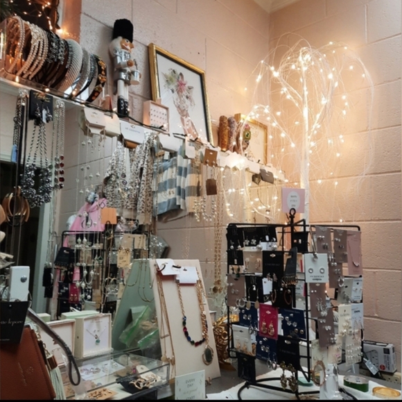 ❤️ Like this Listing To Be Notified for Live Shows Again Soon🥰💕 - Picture 8 of 8